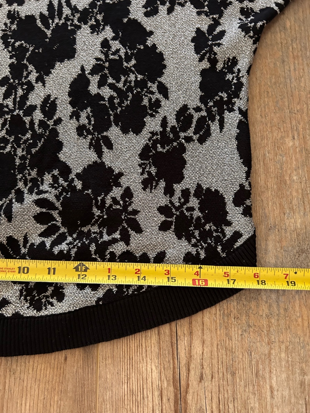 ADRIENNE VITTADINI Black
Silver Floral Metallic Knit
Dolman Sweater S | Glam - Picture 13 of 13